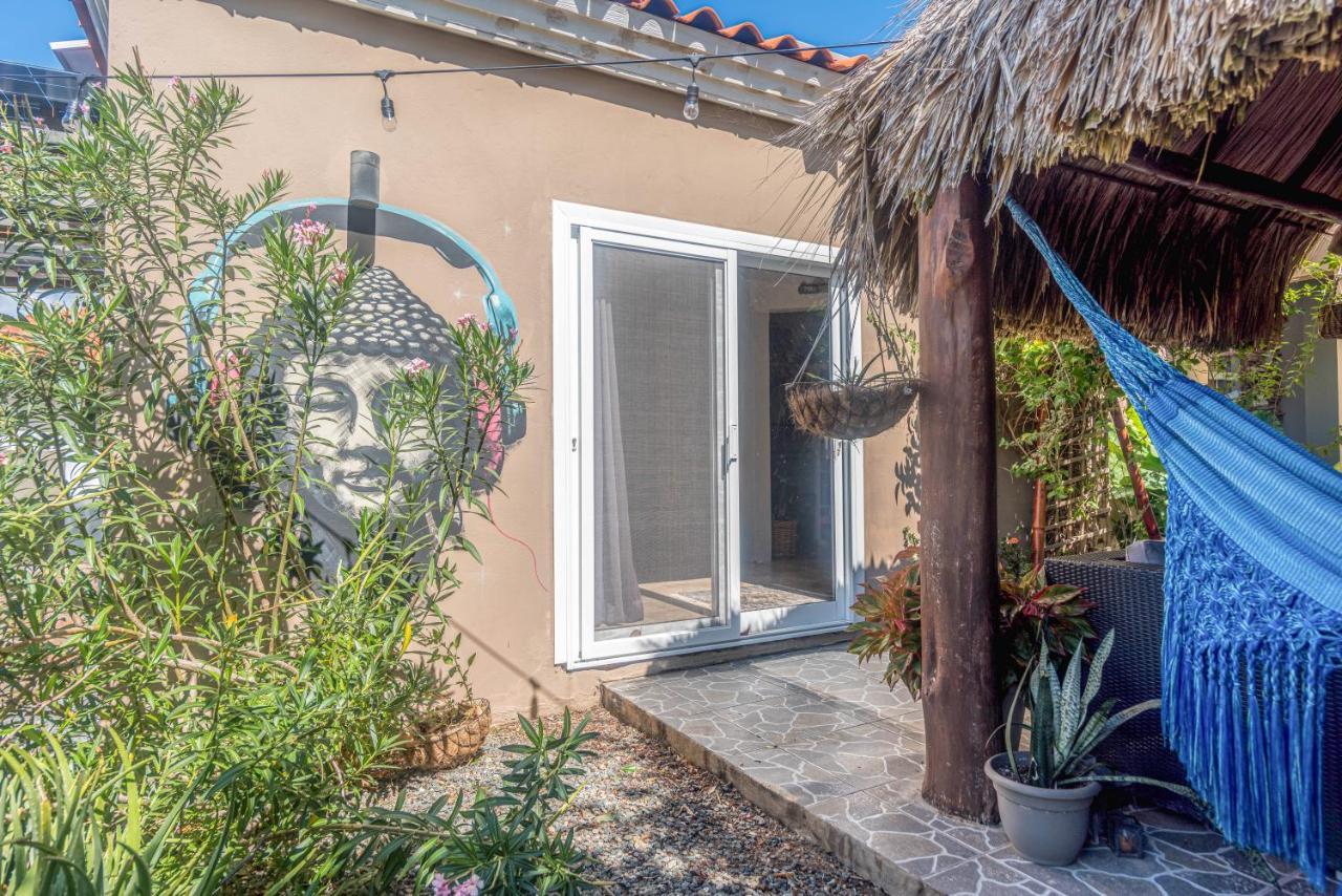 Lama Y Solo Unique Private Room Walking Distance To The Beach Palm Beach Buitenkant foto